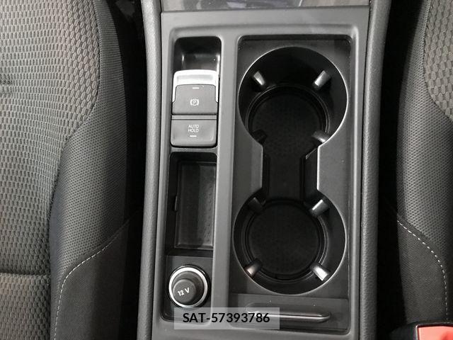 VolksWagen GOLF 2019-03 8318060-19