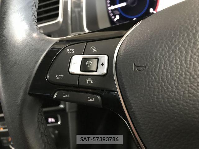 VolksWagen GOLF 2019-03 8318060-21