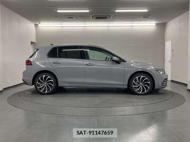 VolksWagen GOLF 2023-08 8318053-6
