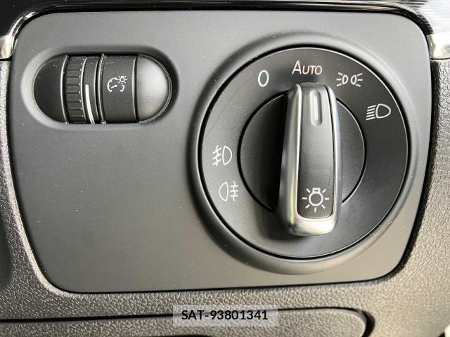 VolksWagen GOLF 2011-12 8369732-13