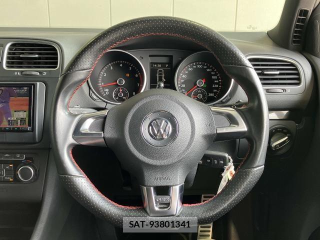 VolksWagen GOLF 2011-12 8369732-14