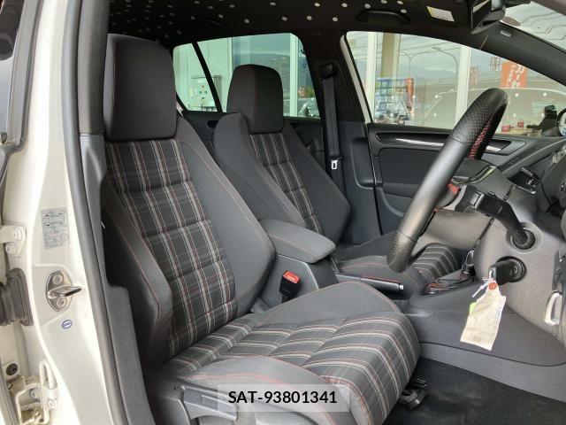 VolksWagen GOLF 2011-12 8369732-15