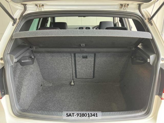 VolksWagen GOLF 2011-12 8369732-17