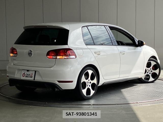 VolksWagen GOLF 2011-12 8369732-25