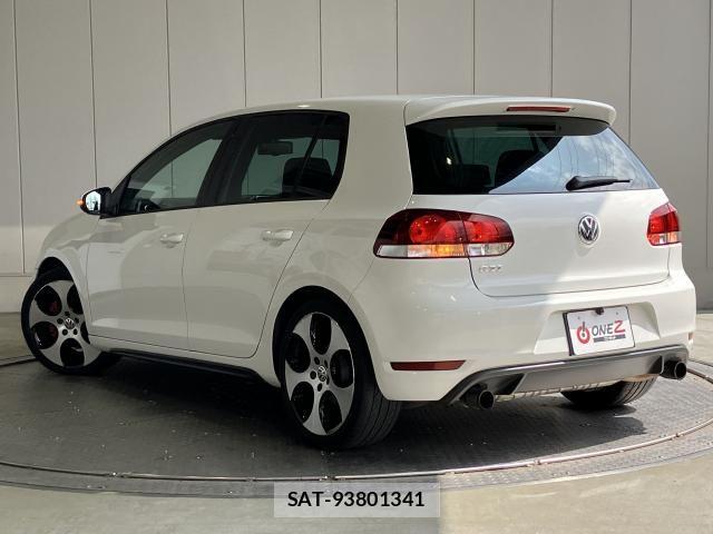 VolksWagen GOLF 2011-12 8369732-27