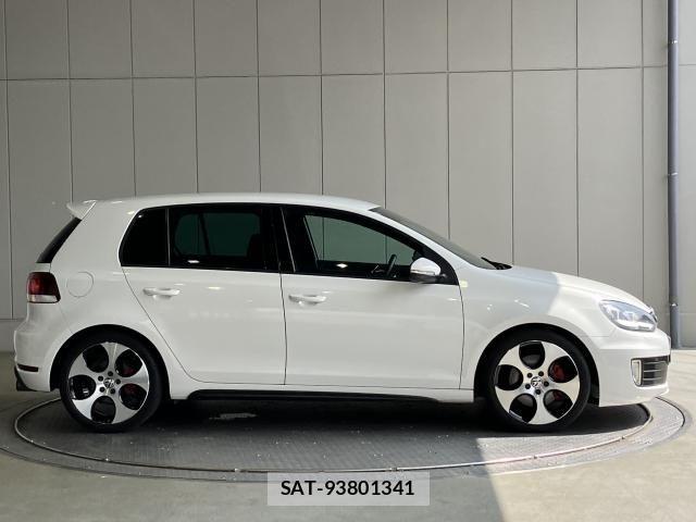 VolksWagen GOLF 2011-12 8369732-28