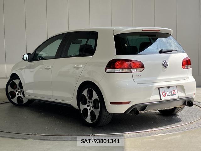 VolksWagen GOLF 2011-12 8369732-2
