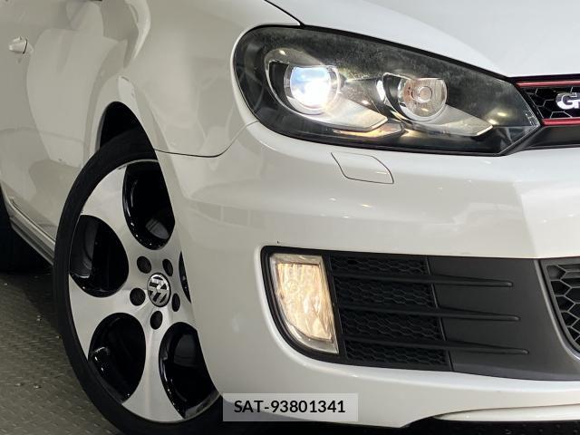 VolksWagen GOLF 2011-12 8369732-5