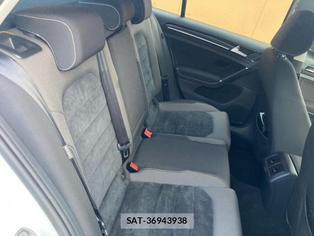 VolksWagen GOLF 2013-08 8415821-15