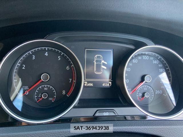 VolksWagen GOLF 2013-08 8415821-21