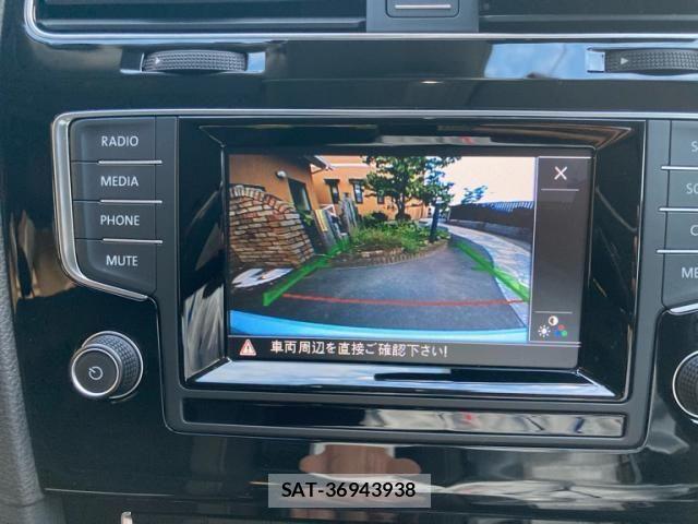 VolksWagen GOLF 2013-08 8415821-24