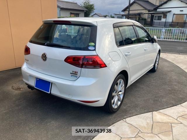 VolksWagen GOLF 2013-08 8415821-2