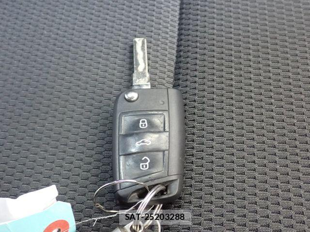 VolksWagen GOLF 2014-01 8528188-25