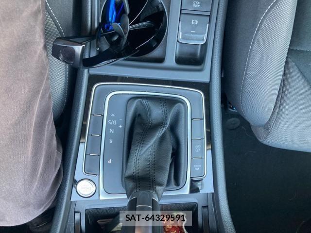 VolksWagen GOLF 2018-03 8528197-14