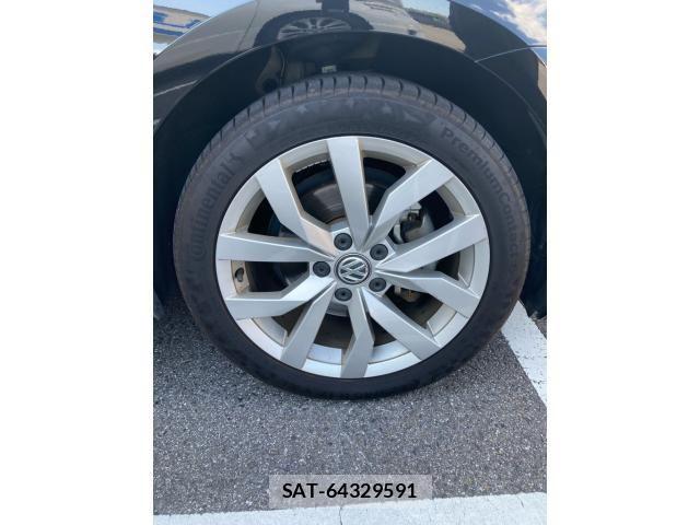 VolksWagen GOLF 2018-03 8528197-3