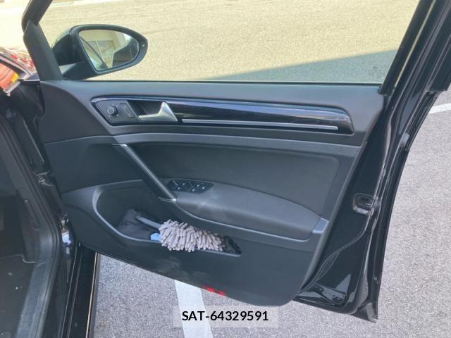 VolksWagen GOLF 2018-03 8528197-7