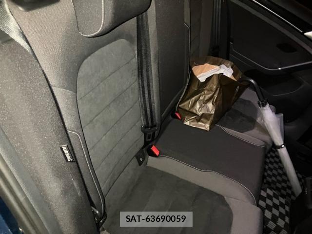 VolksWagen GOLF 2014-01 8528198-11