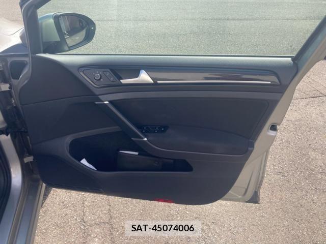 VolksWagen GOLF 2015-02 8564081-15