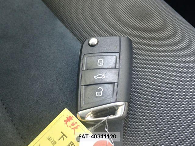 VolksWagen GOLF 2014-11 8629722-28