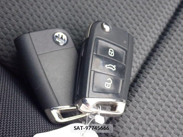 VolksWagen GOLF 2015-06 8629723-29