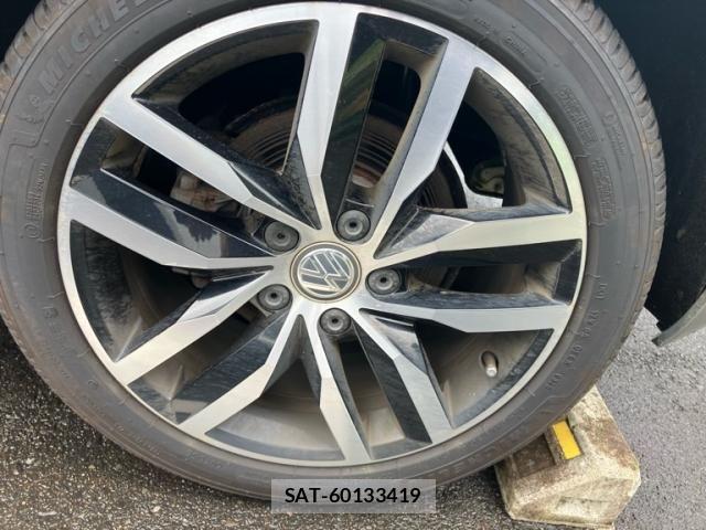 VolksWagen GOLF 2017-03 8667137-9