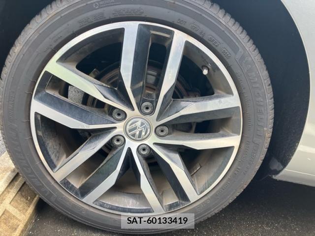 VolksWagen GOLF 2017-03 8667137-8