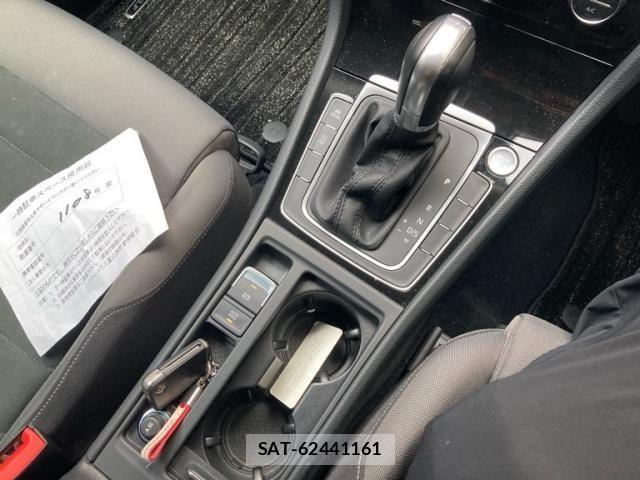 VolksWagen GOLF 2018-02 8662390-21