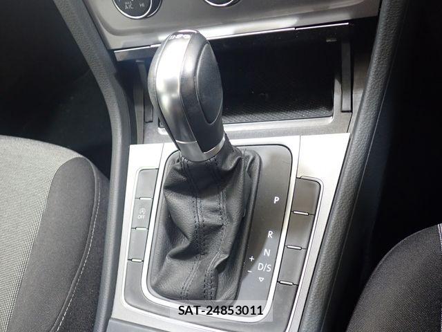 VolksWagen GOLF 2013-08 8746818-13
