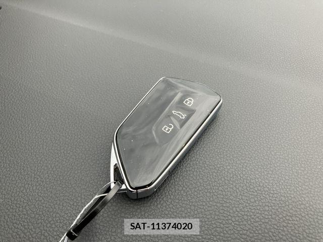 VolksWagen GOLF 2024-02 8746824-25