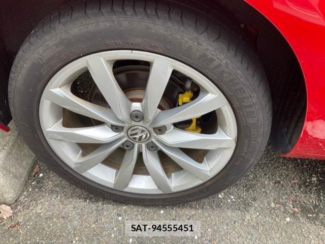 VolksWagen GOLF 2015-03 8746828-6