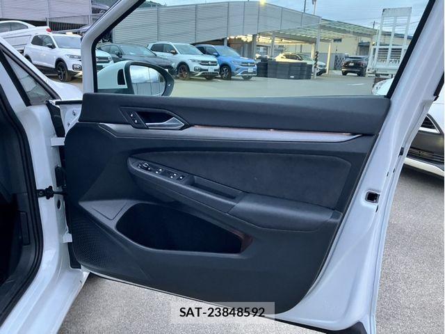 VolksWagen GOLF 2025-09 8832474-10