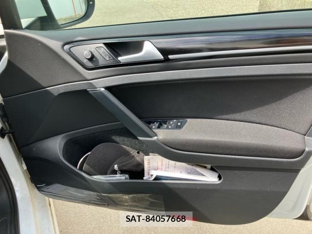 VolksWagen GOLF 2015-03 8832478-16