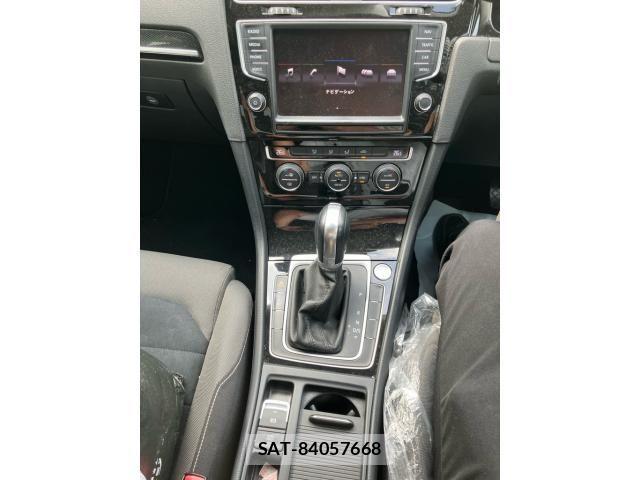 VolksWagen GOLF 2015-03 8832478-28