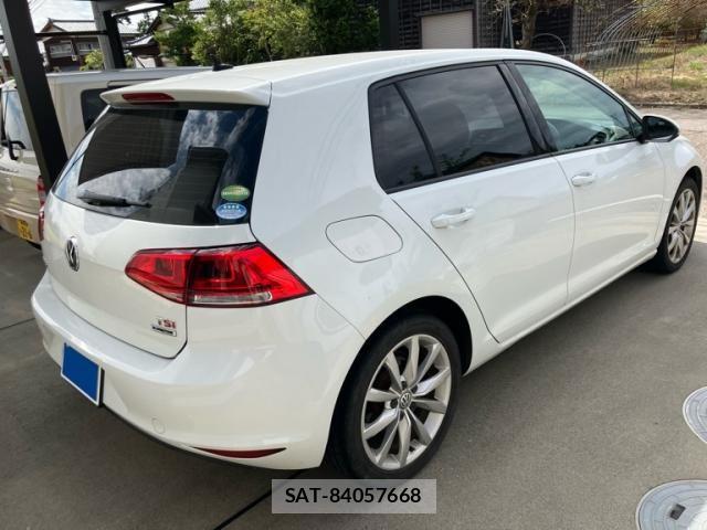 VolksWagen GOLF 2015-03 8832478-3