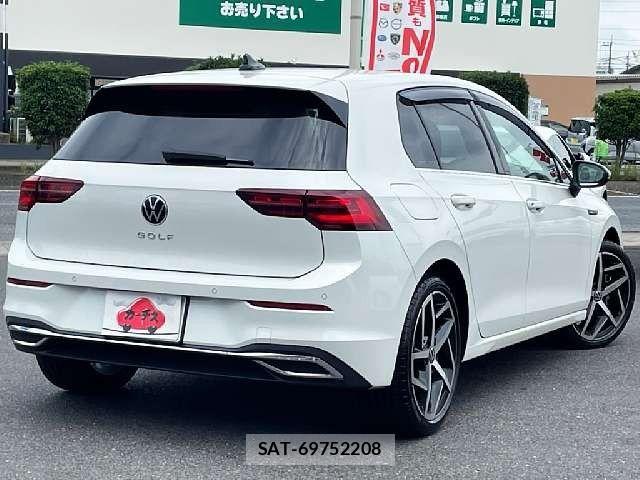 VolksWagen GOLF 2024-11 8832473-2