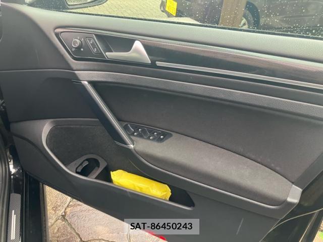 VolksWagen GOLF 2014-08 8851077-10