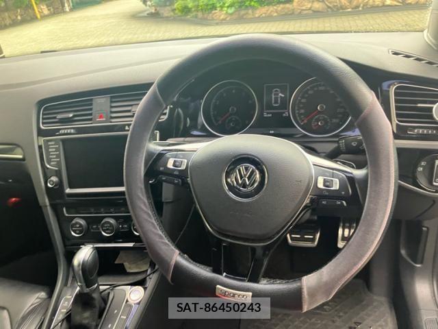 VolksWagen GOLF 2014-08 8851077-11