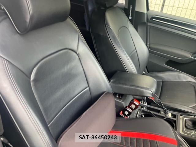 VolksWagen GOLF 2014-08 8851077-13