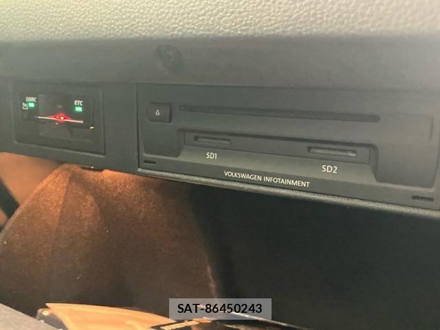 VolksWagen GOLF 2014-08 8851077-24
