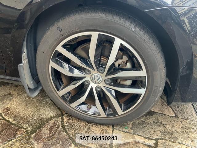 VolksWagen GOLF 2014-08 8851077-2
