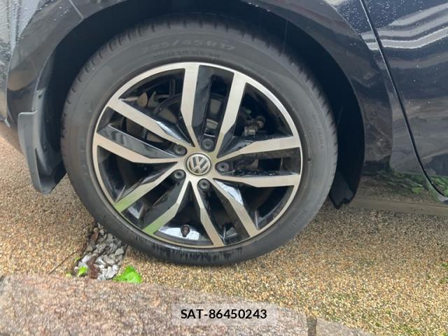 VolksWagen GOLF 2014-08 8851077-5