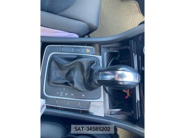 VolksWagen GOLF 2014-02 8851079-21