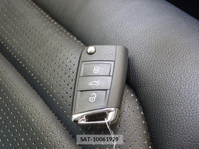 VolksWagen GOLF 2017-09 8872397-26