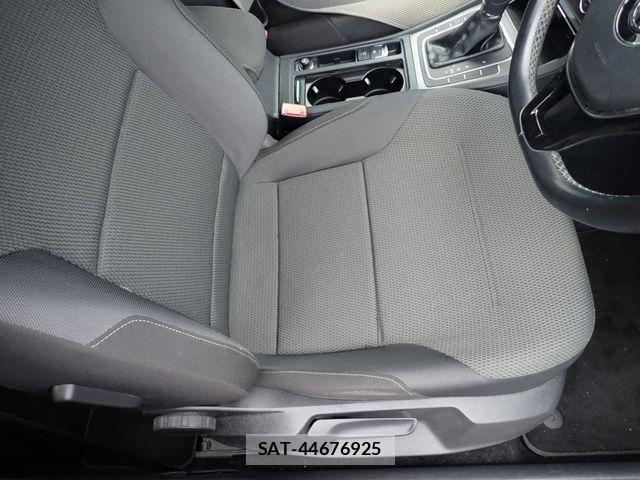 VolksWagen GOLF 2013-09 8882952-21