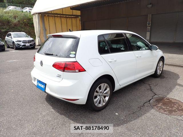 VolksWagen GOLF 2015-09 8882953-6