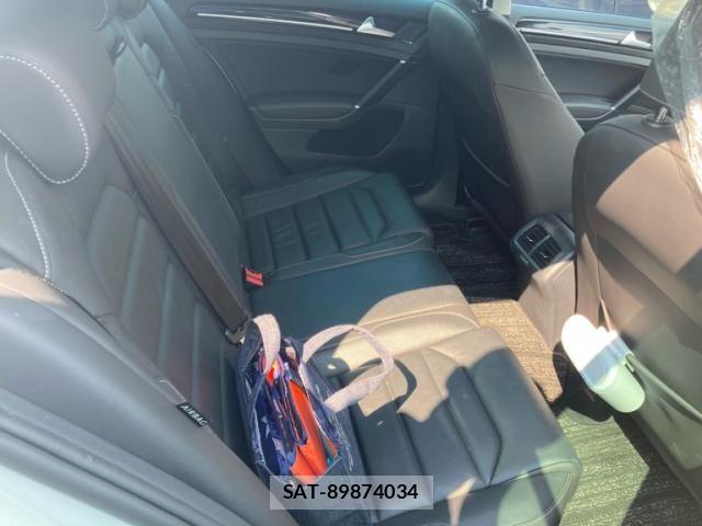 VolksWagen GOLF 2020-02 8882958-14