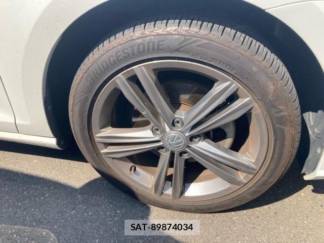 VolksWagen GOLF 2020-02 8882958-4