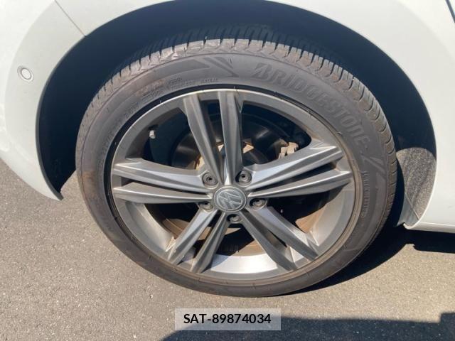 VolksWagen GOLF 2020-02 8882958-5