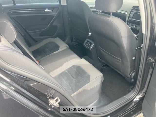 VolksWagen GOLF 2013-11 8884606-10