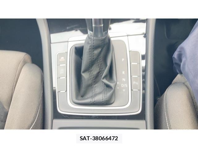 VolksWagen GOLF 2013-11 8884606-27